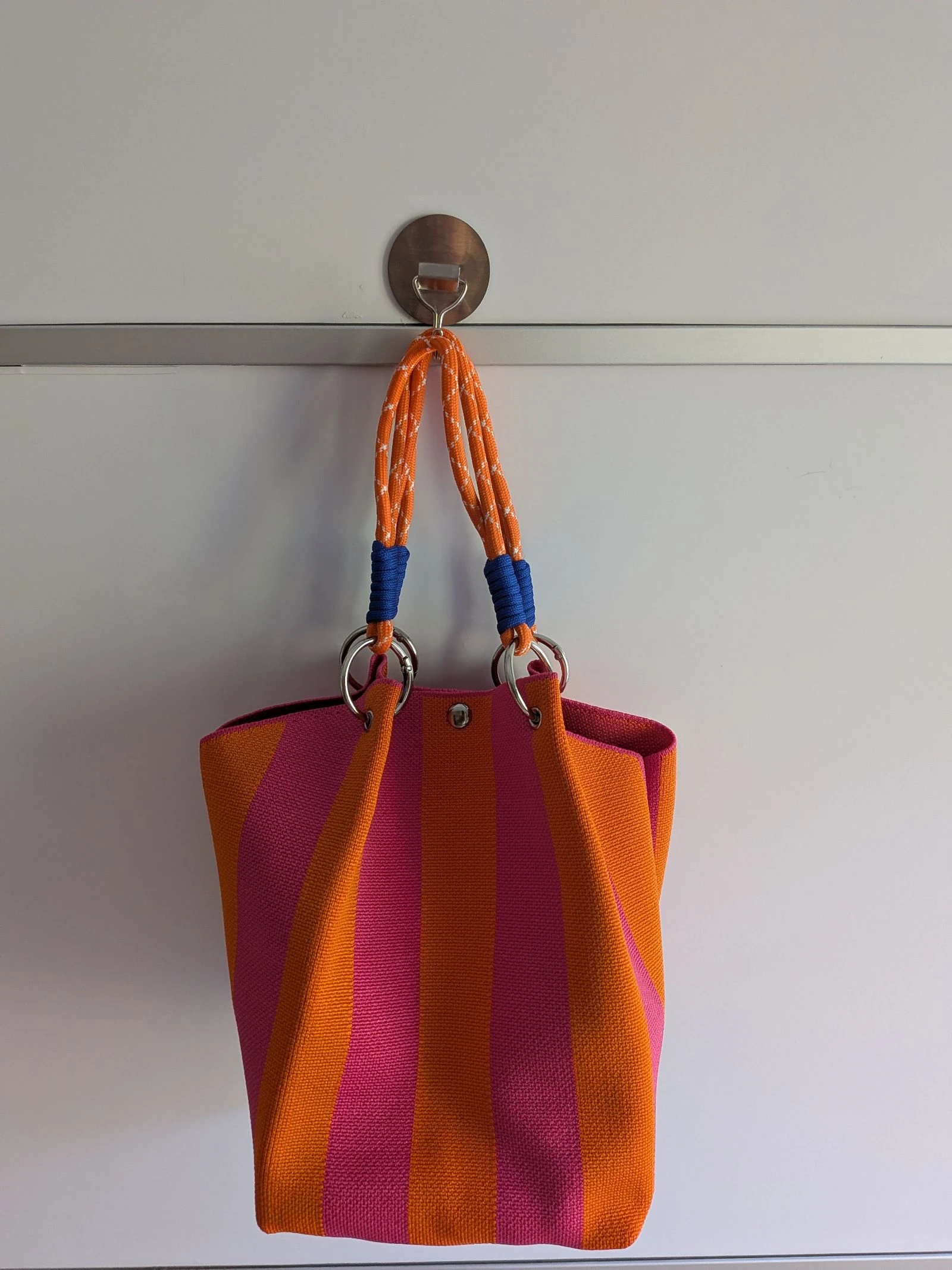 Bolso bucket Tendencia en colores fluor